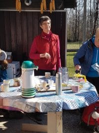 Gospa Ana s svojim čajem in kavo